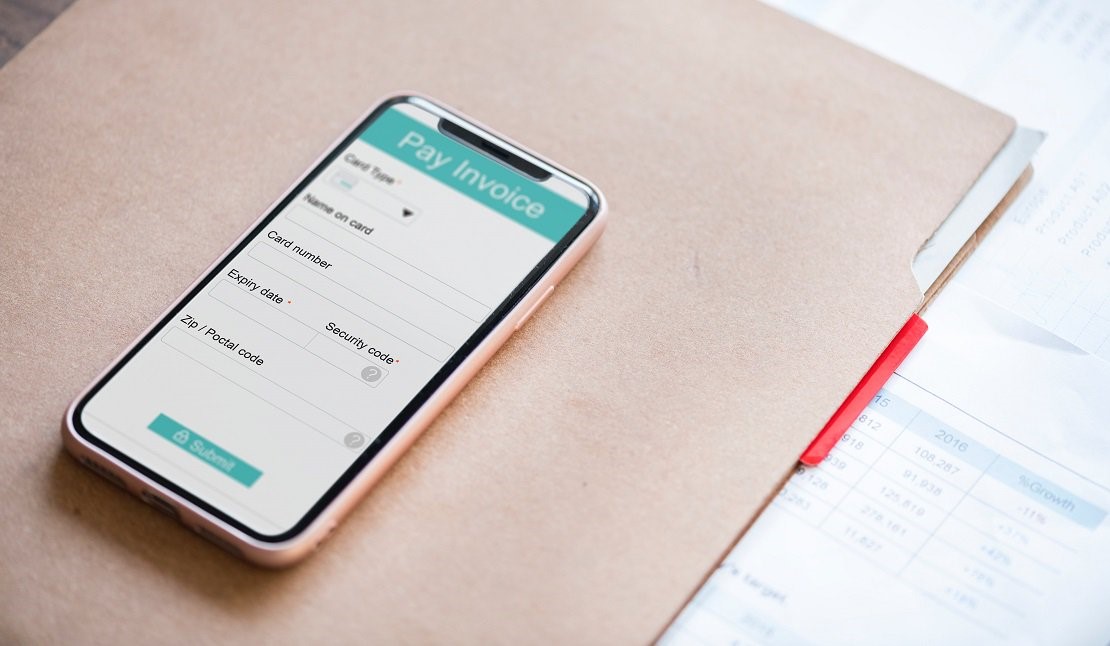 mobile device with pay invoice screen
